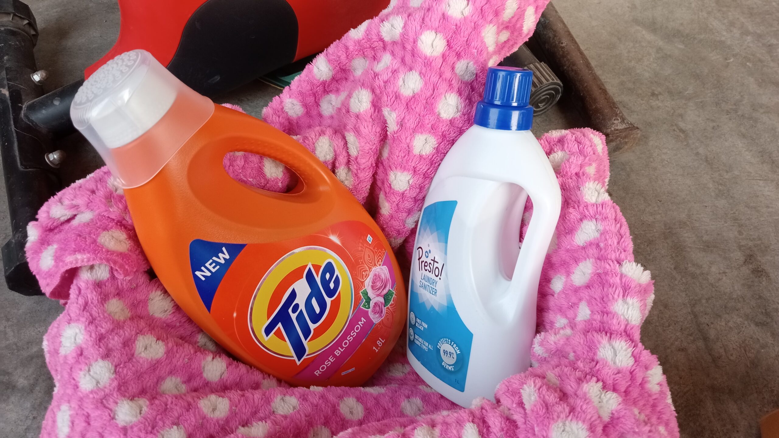 how to get detergent smell out of clothes